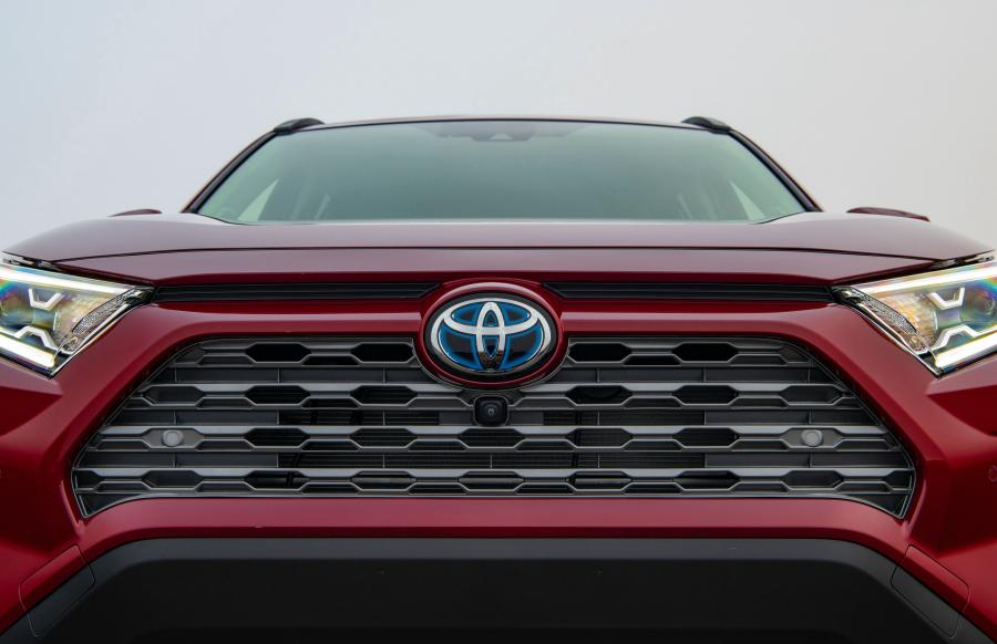 Детали экстерьера Toyota RAV4 Limited Hybrid 2018 года  (NA) (фото 29 из 40)